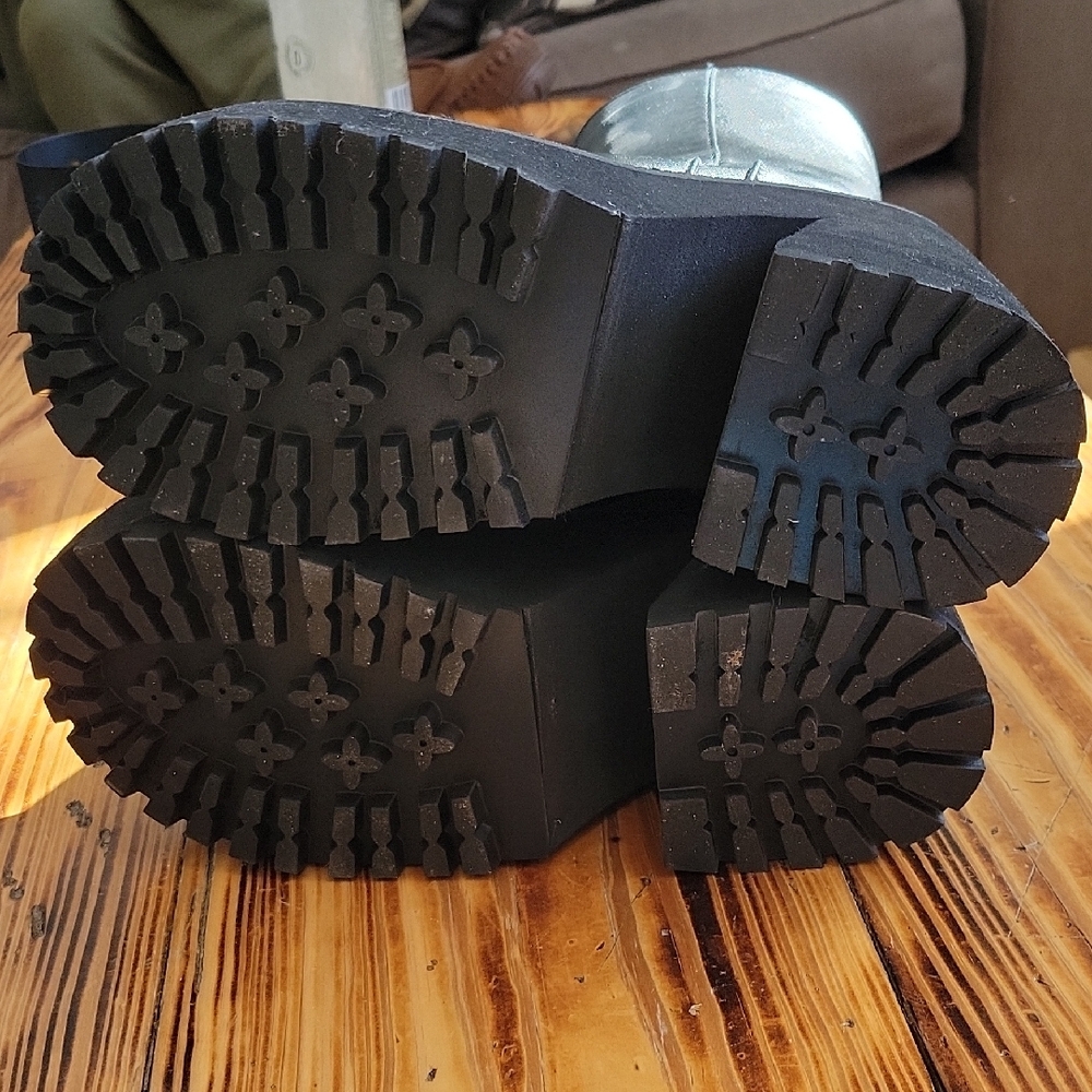 Black Platform Boots - Picture 3 of 3